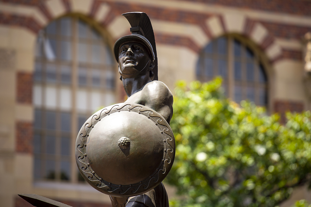 USC Distinguished Leaders Program Admission. General images of USC Park Campus Tommy Trojan.